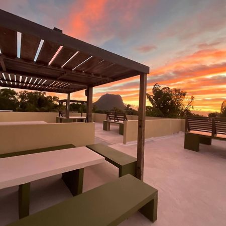 Loukaz -Entire Rental Units W Panoramic Rooftop Coteau Raffin Exteriör bild