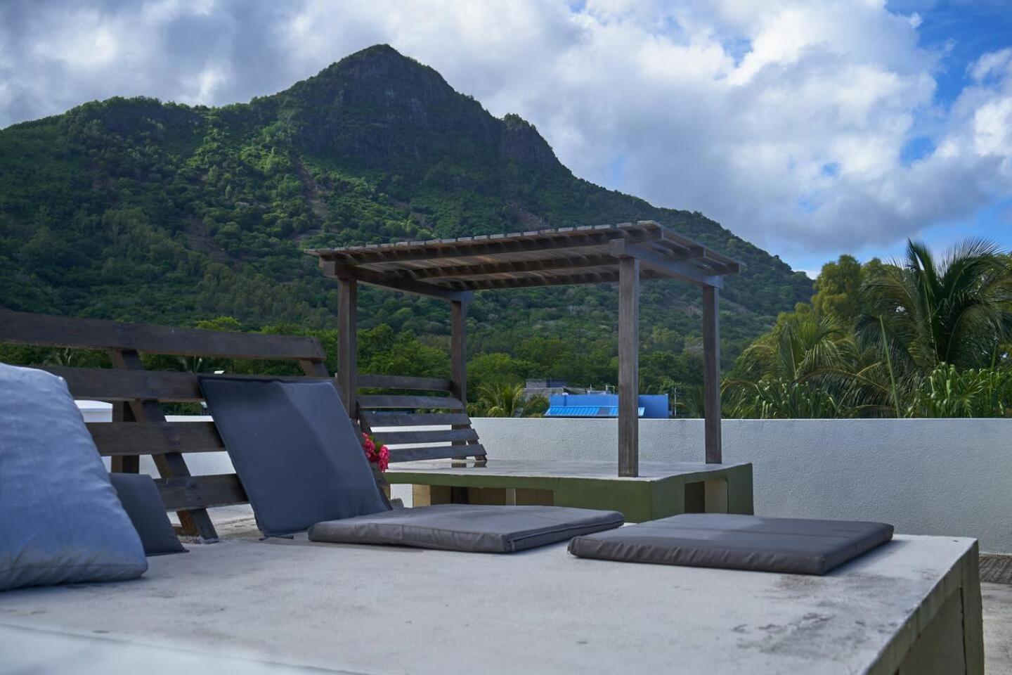 Loukaz -Entire Rental Units W Panoramic Rooftop Coteau Raffin Exteriör bild