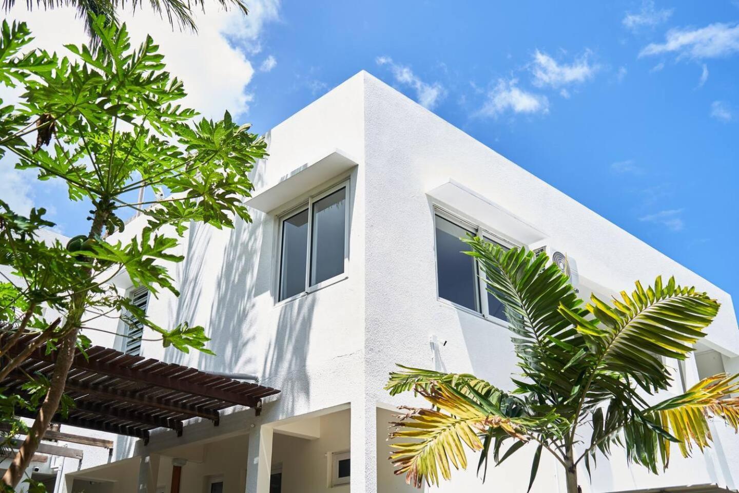 Loukaz -Entire Rental Units W Panoramic Rooftop Coteau Raffin Exteriör bild