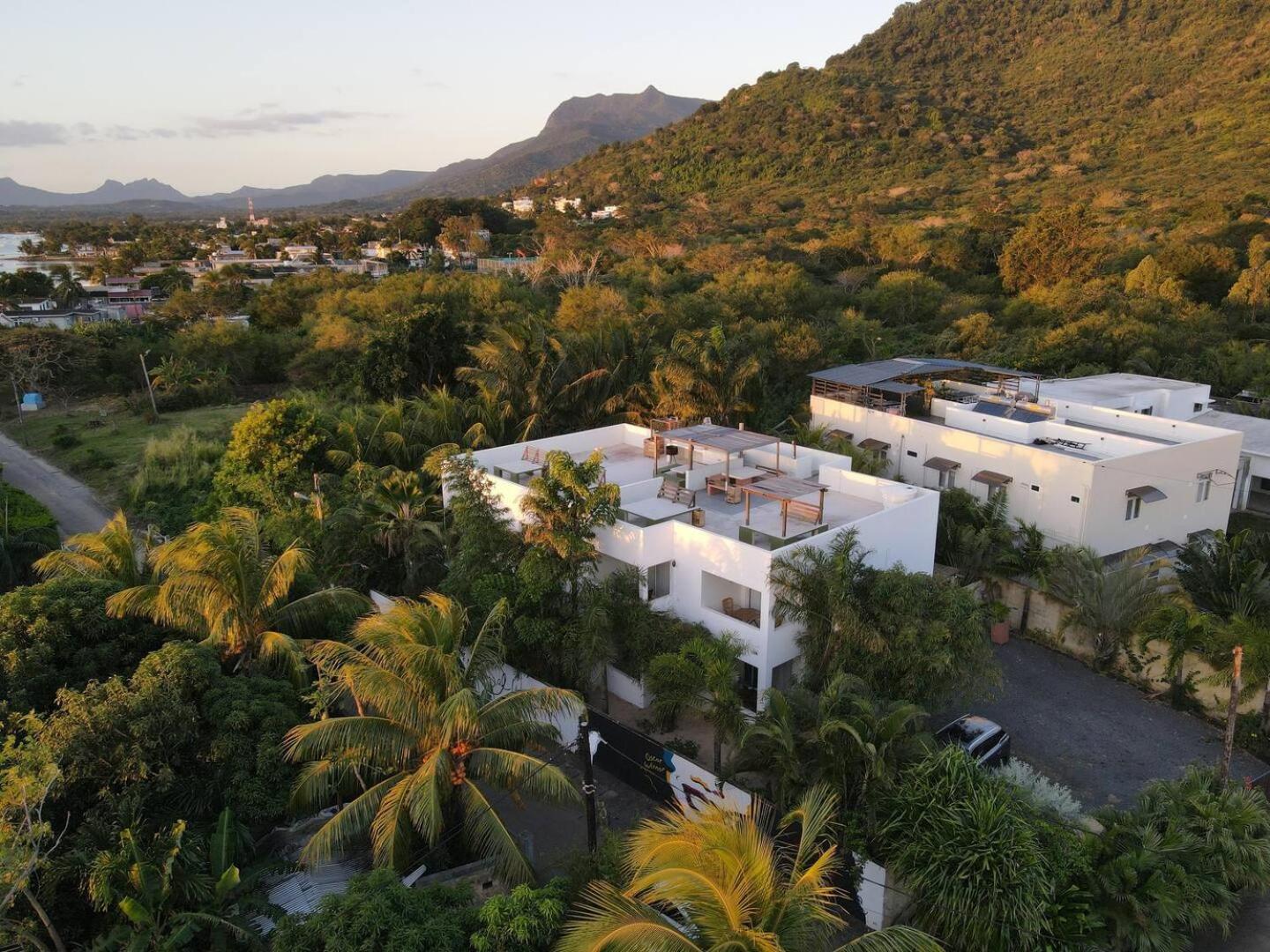 Loukaz -Entire Rental Units W Panoramic Rooftop Coteau Raffin Exteriör bild