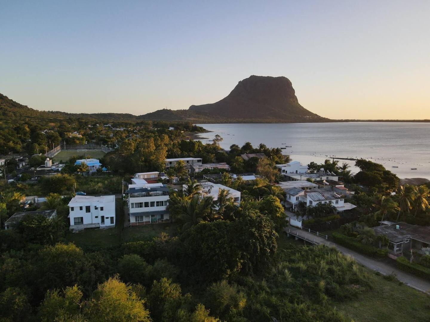 Loukaz -Entire Rental Units W Panoramic Rooftop Coteau Raffin Exteriör bild
